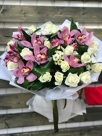 Букет цветов из: Розы и Хризантемы в Решетниково