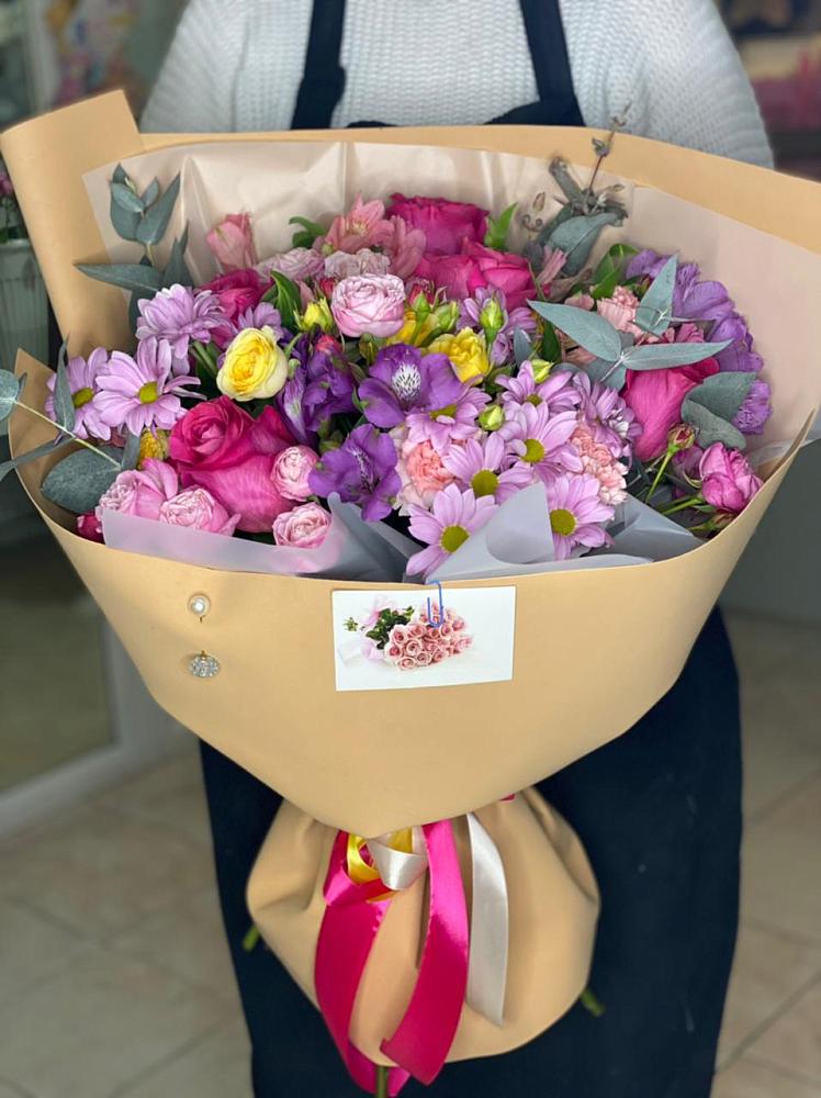 Букет цветов из: Хризантемы, Гвоздики и Альстромерии в Решетниково