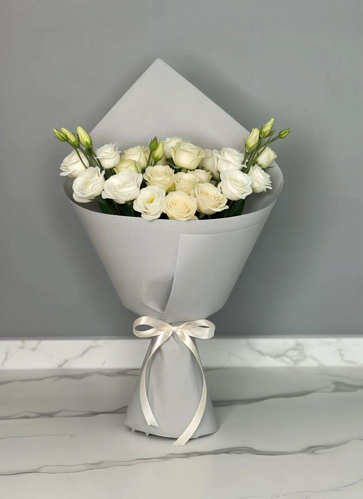 Букет цветов из: Розы и Лизиантусы в Решетниково