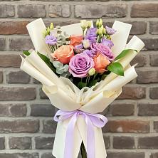 Букет цветов из:  Лизиантусы и Розы в Решетниково