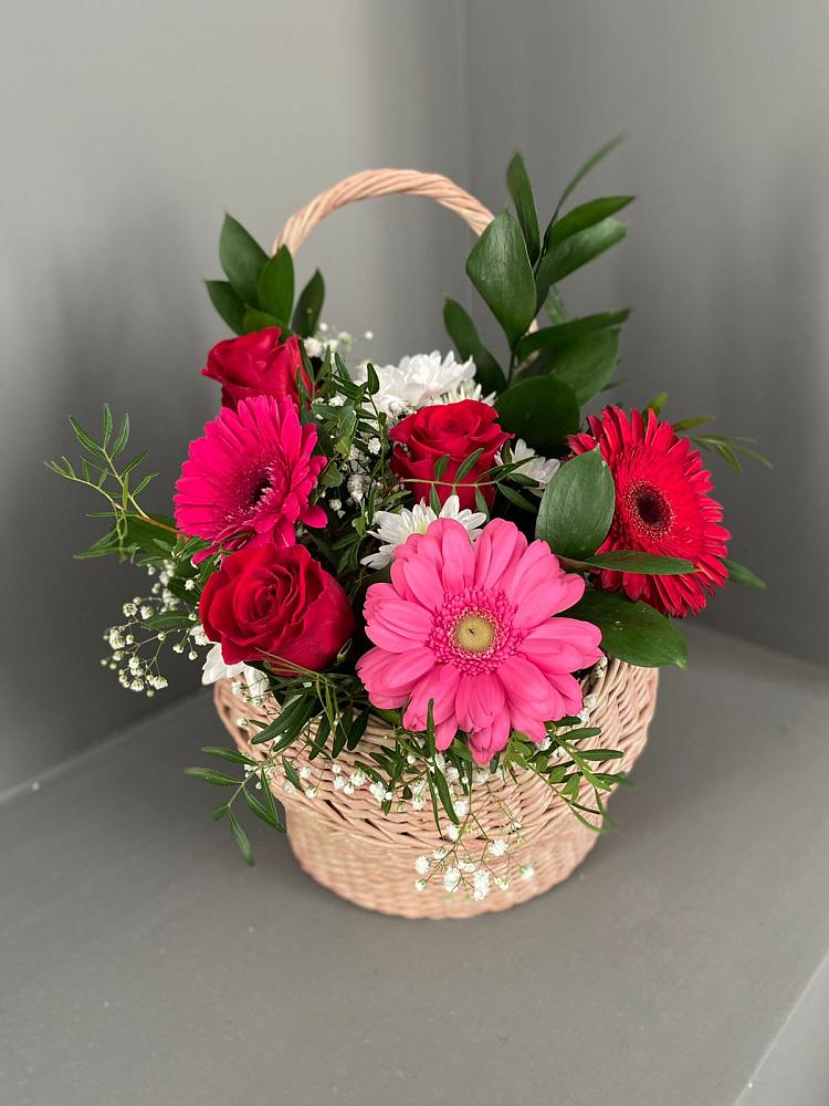 Цветочная композиция из Розы, Хризантемы и Герберы в корзине в Решетниково