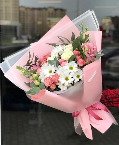 Букет цветов из: Розы, Лизиантусы и Хризантемы в Решетниково