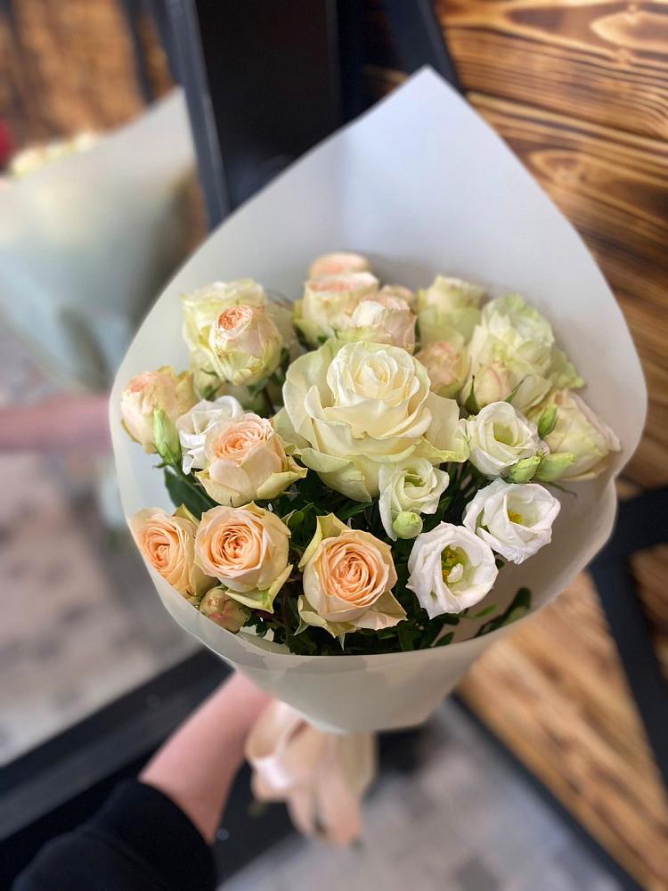 Букет цветов из: Розы и Лизиантусы в Решетниково